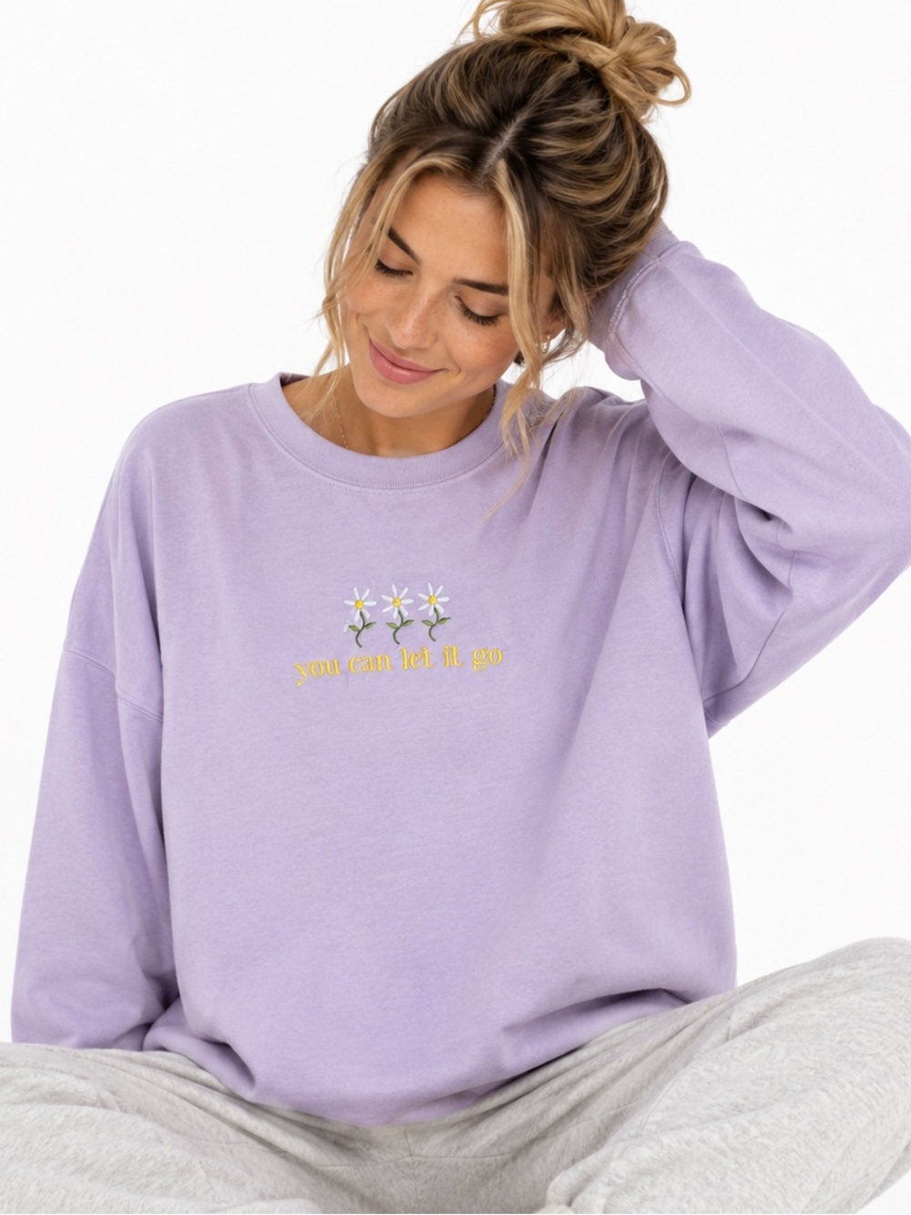 Comfort Colors Lavender Crewneck Sweatshirt with Daisy Embroidery